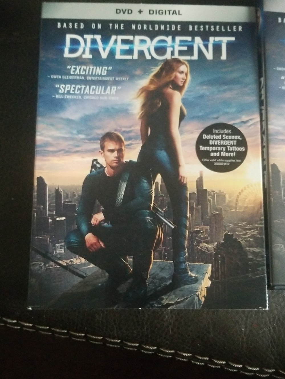 Divergent DVD + Digital - Blue/Black Cover